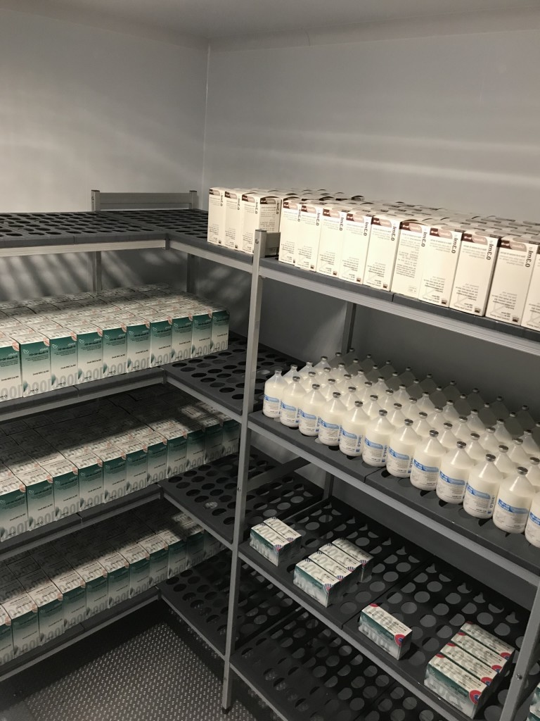 Постачання препаратів і вакцин